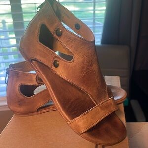 Bed|Stu sandals. Brown. Size 6